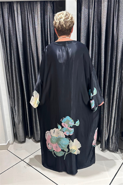 Selma Büyük Beden Siyah Saten Çiçek Desenli Kimono