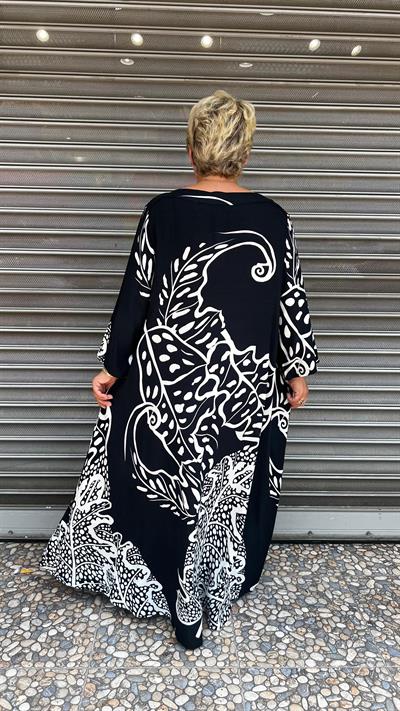 Selma Büyük Beden Siyah Yaprak Desenli Elbise