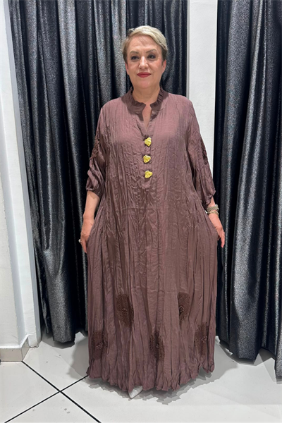Selma Büyük Beden Yaka Detaylı İşlemeli Elbise