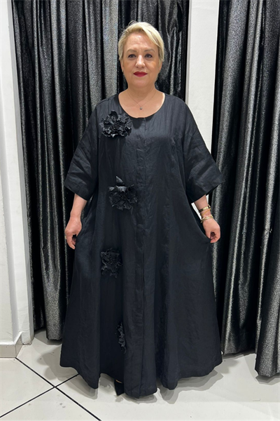 Selma Büyük Beden Yuvarlak Yaka Çiçek Süslemeli Elbise
