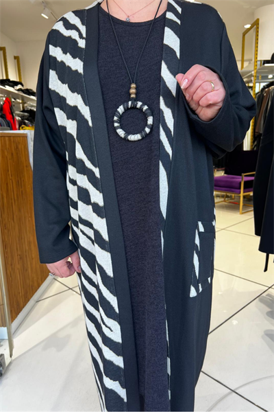 Selma Büyük Beden Zebra Desenli İçli Dışlı Takım