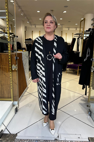 Selma Büyük Beden Zebra Desenli İçli Dışlı Takım