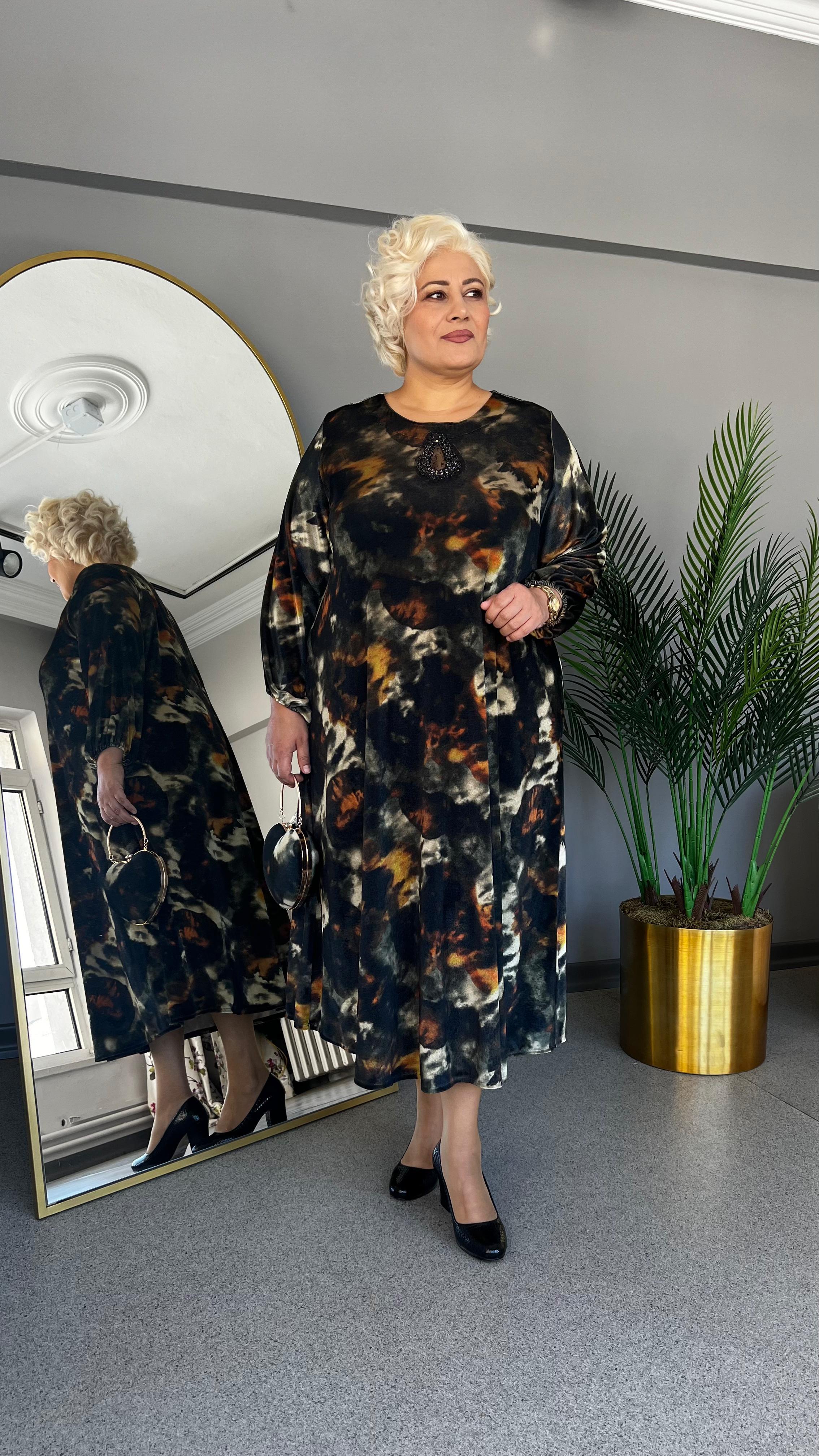 Selma Büyük Beden Batik Desen İnci Kadife Elbise