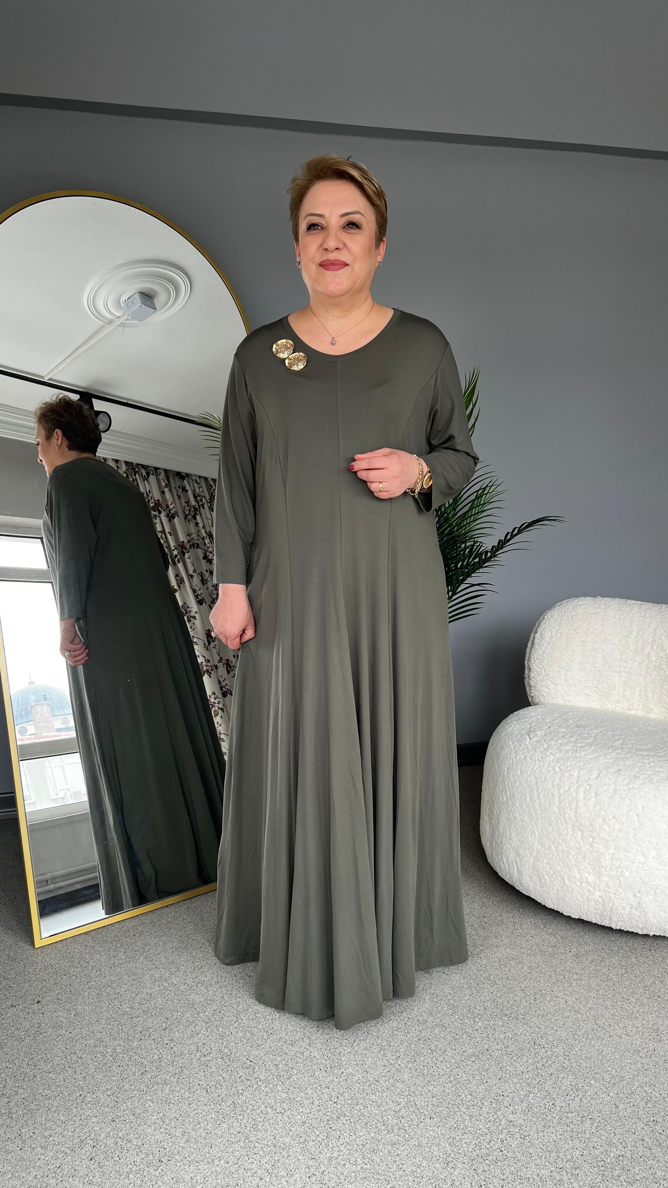 Selma Büyük Beden Broşlu Elbise