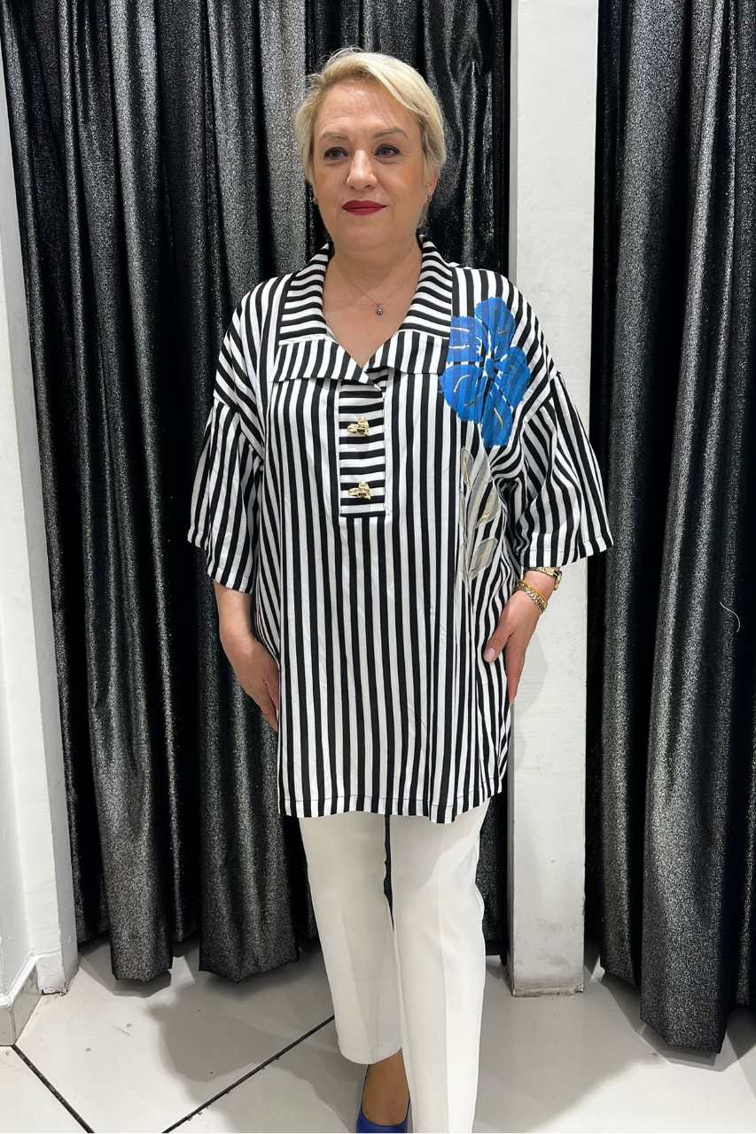 Selma Büyük Beden Çiçek Detaylı Rahat Kesim Gömlek