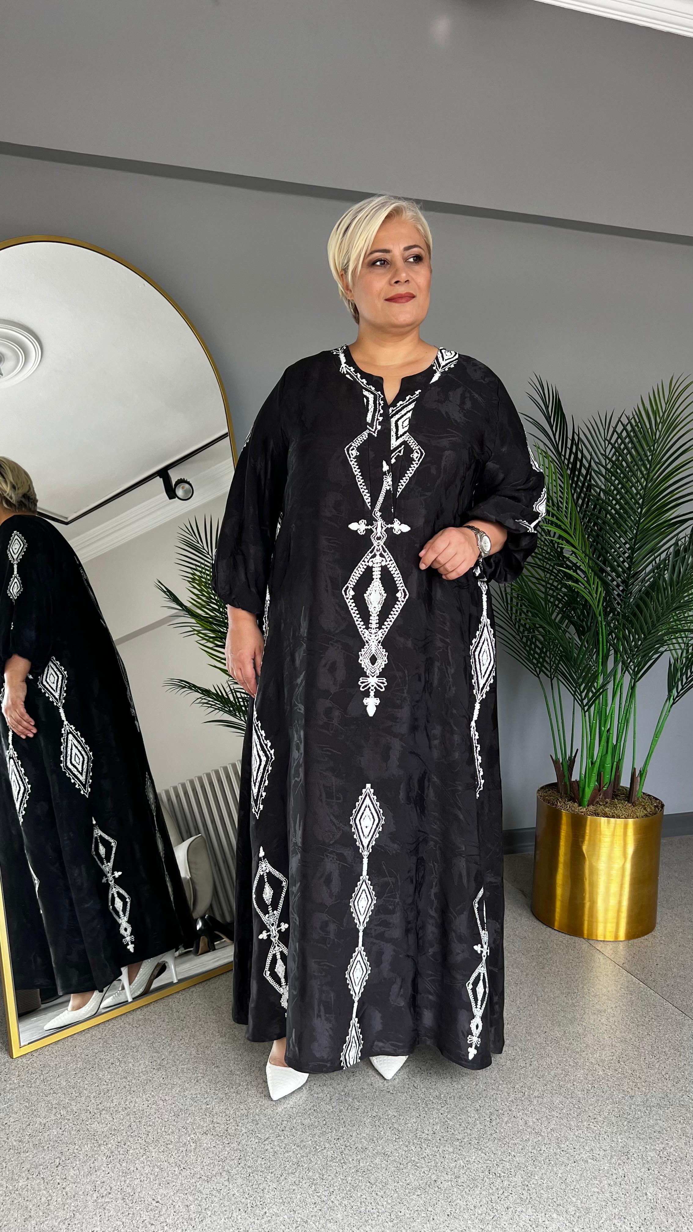Selma Büyük Beden Çini Baklava Desenli Elbise