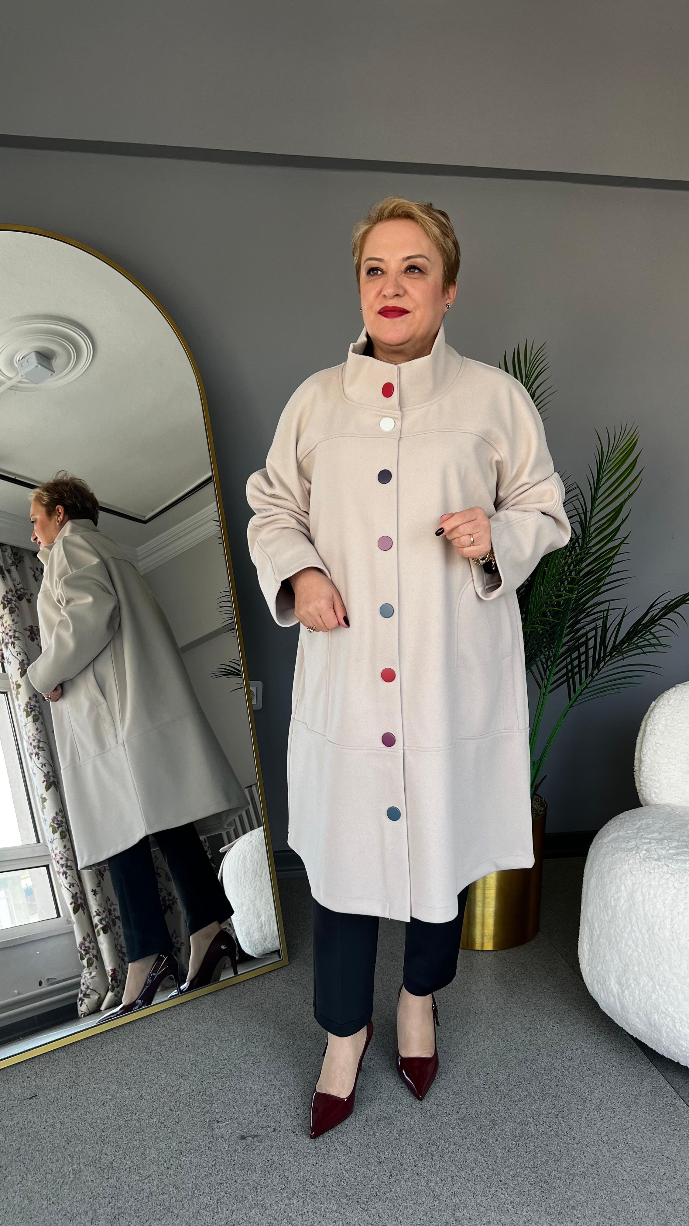 Selma Büyük Beden Renkli Düğmeli Kaban