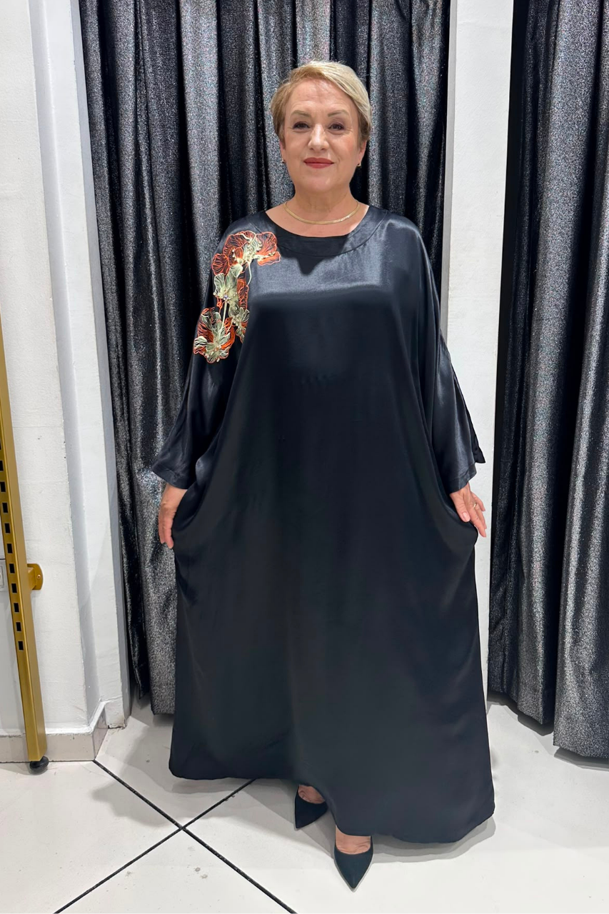 Selma Büyük Beden Saten Yarasa Kol İşlemeli Elbise