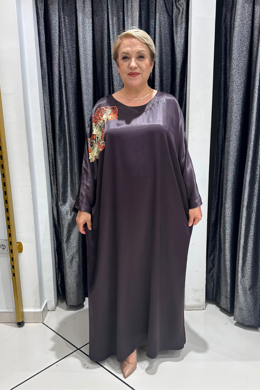 Selma Büyük Beden Saten Yarasa Kol İşlemeli Elbise