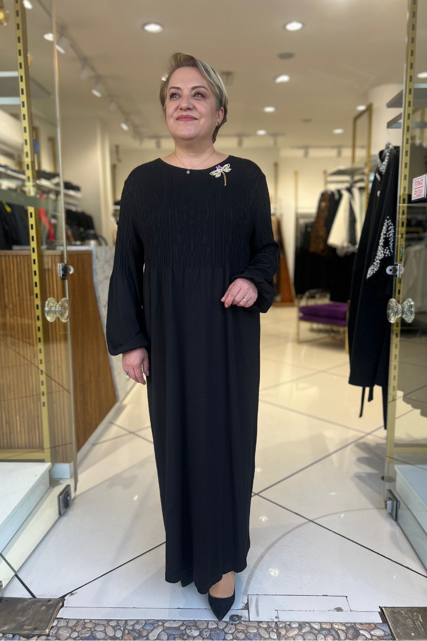 Selma Büyük Beden Siyah Broş Detaylı Elbise