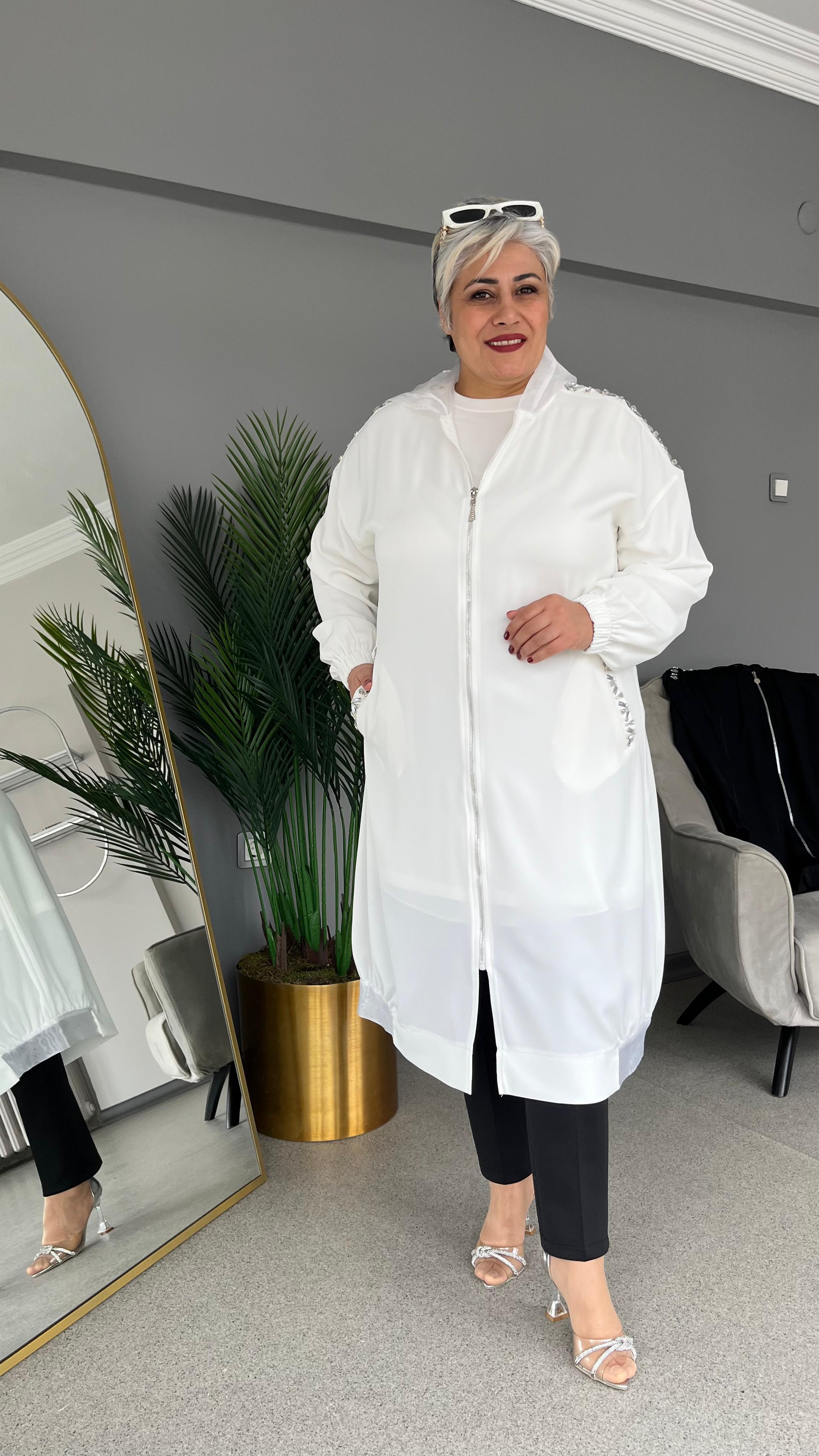 Selma Büyük Beden Swarovski İşlemeli Kap
