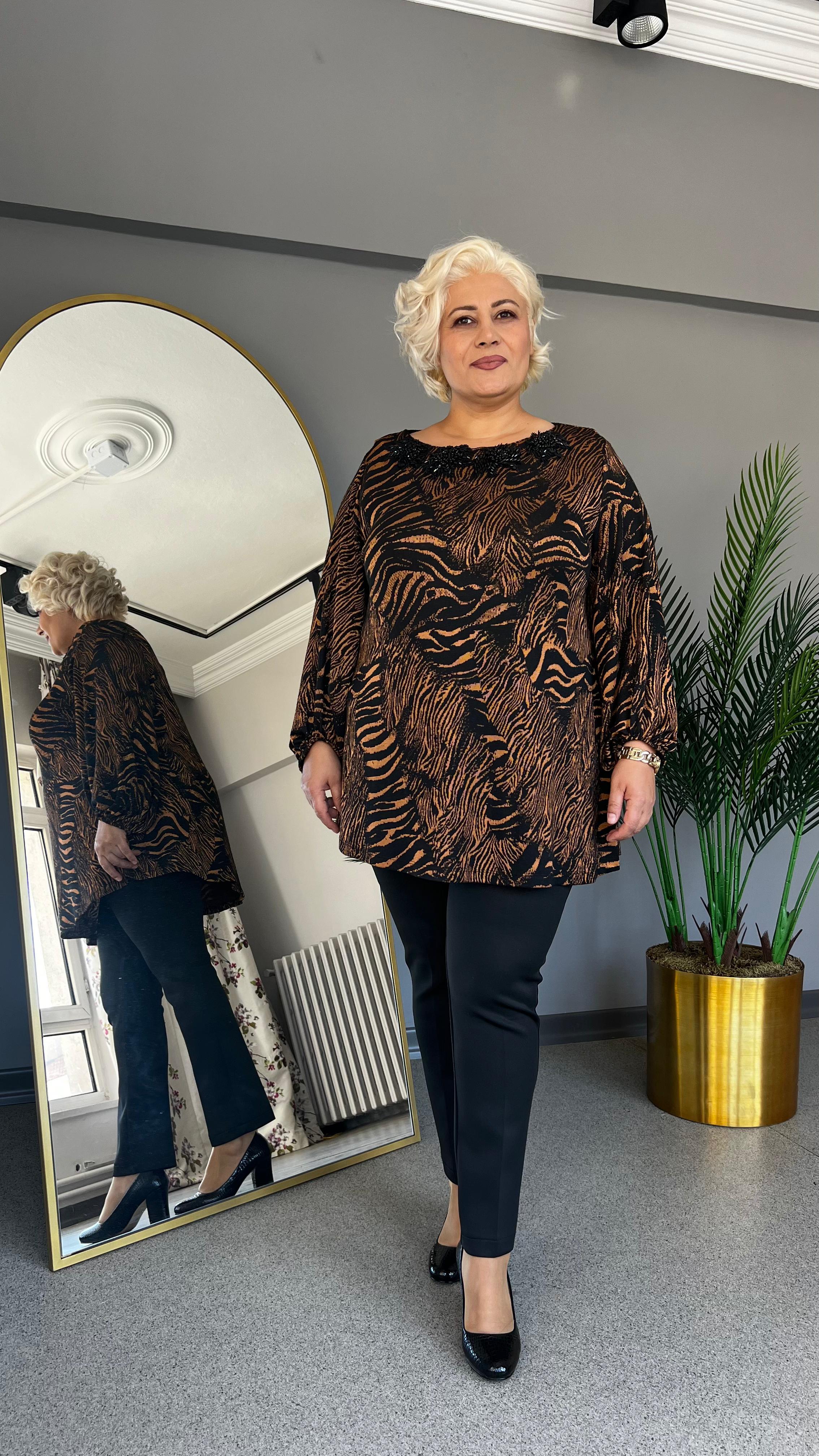 Selma Büyük Beden Taş İşlemeli Zebra Bluz