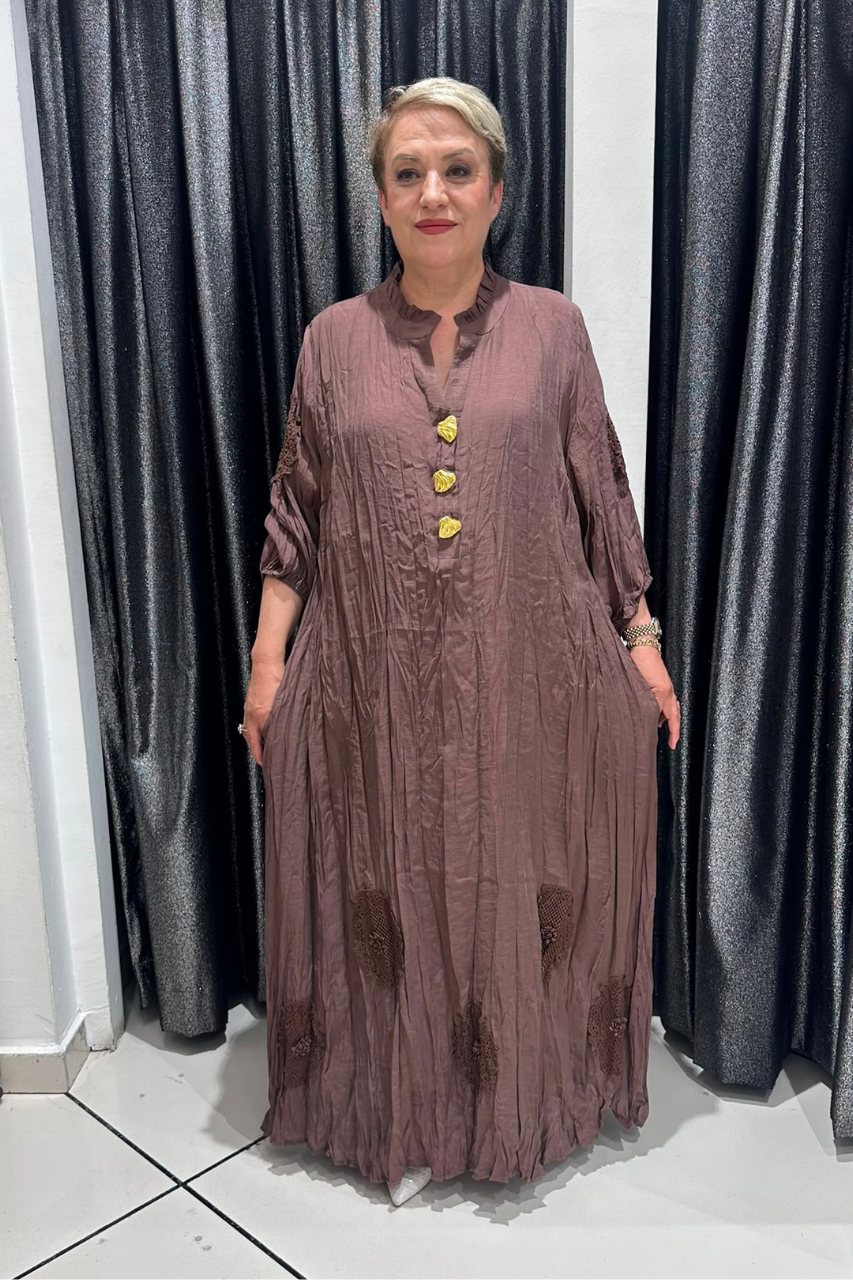 Selma Büyük Beden Yaka Detaylı İşlemeli Elbise