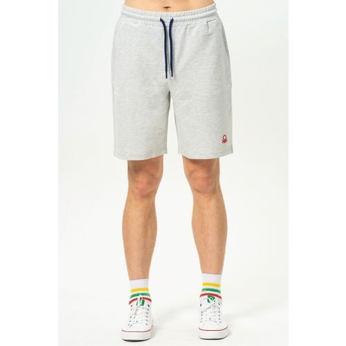 benetton-sort-a6a269.jpg