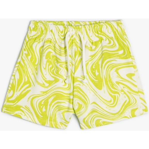 shorts-e60fa0.jpg
