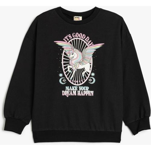 sweatshirts-676955.jpg