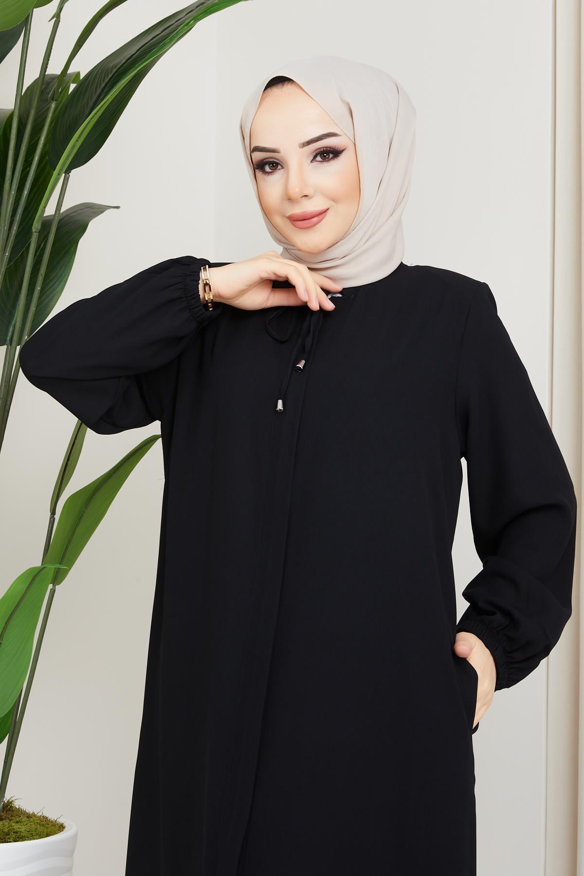 Önü Patlı Büyük Beden Siyah Ferace SS2041