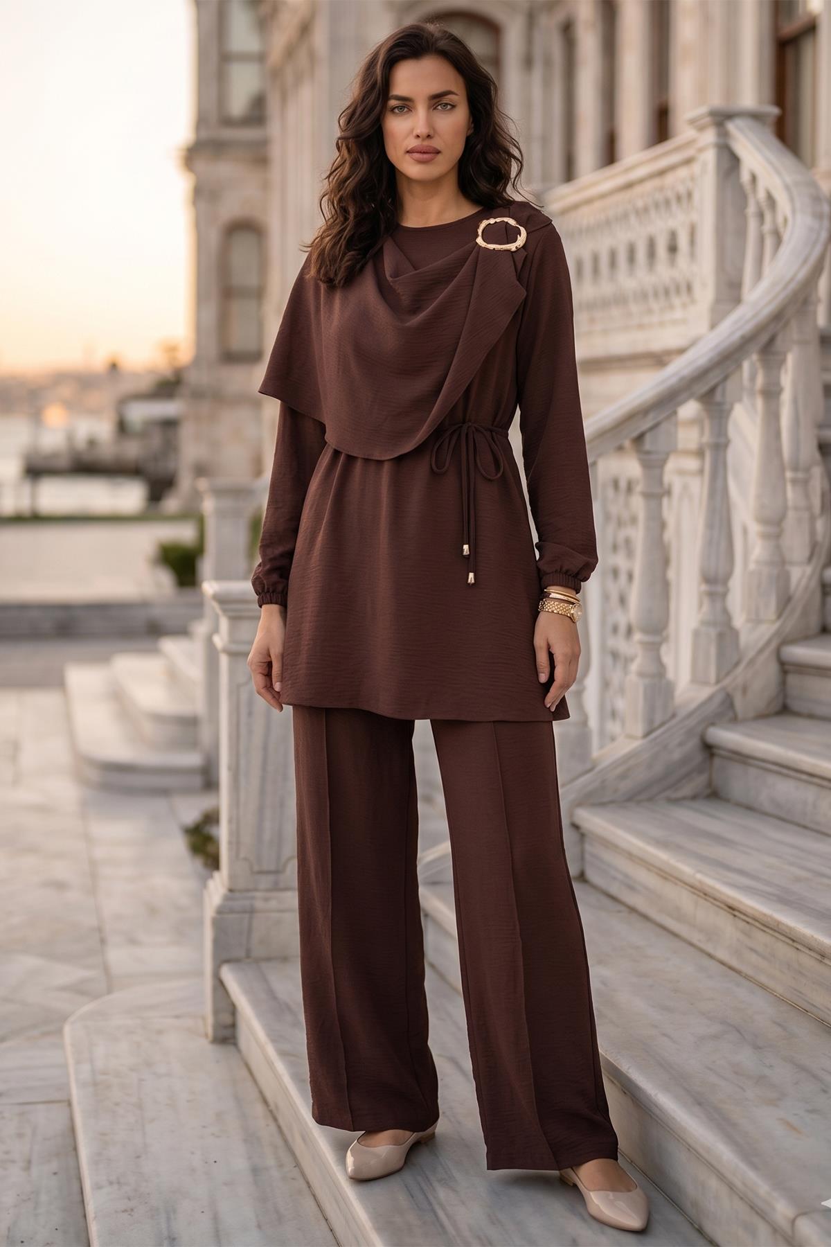 Toka Detaylı Pantolonlu Takım Kahverengi SS2901