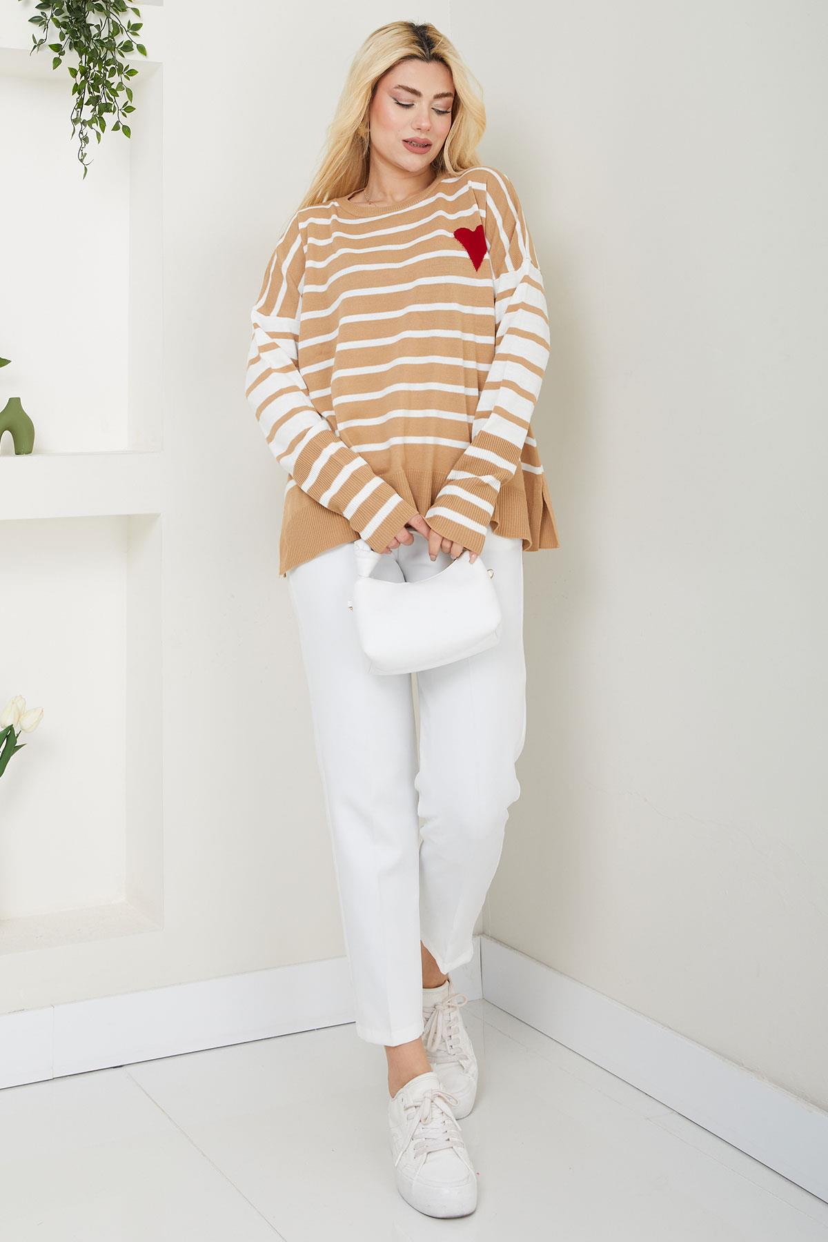 Kalp Aplikeli Çizgili Kazak SS2617 Camel