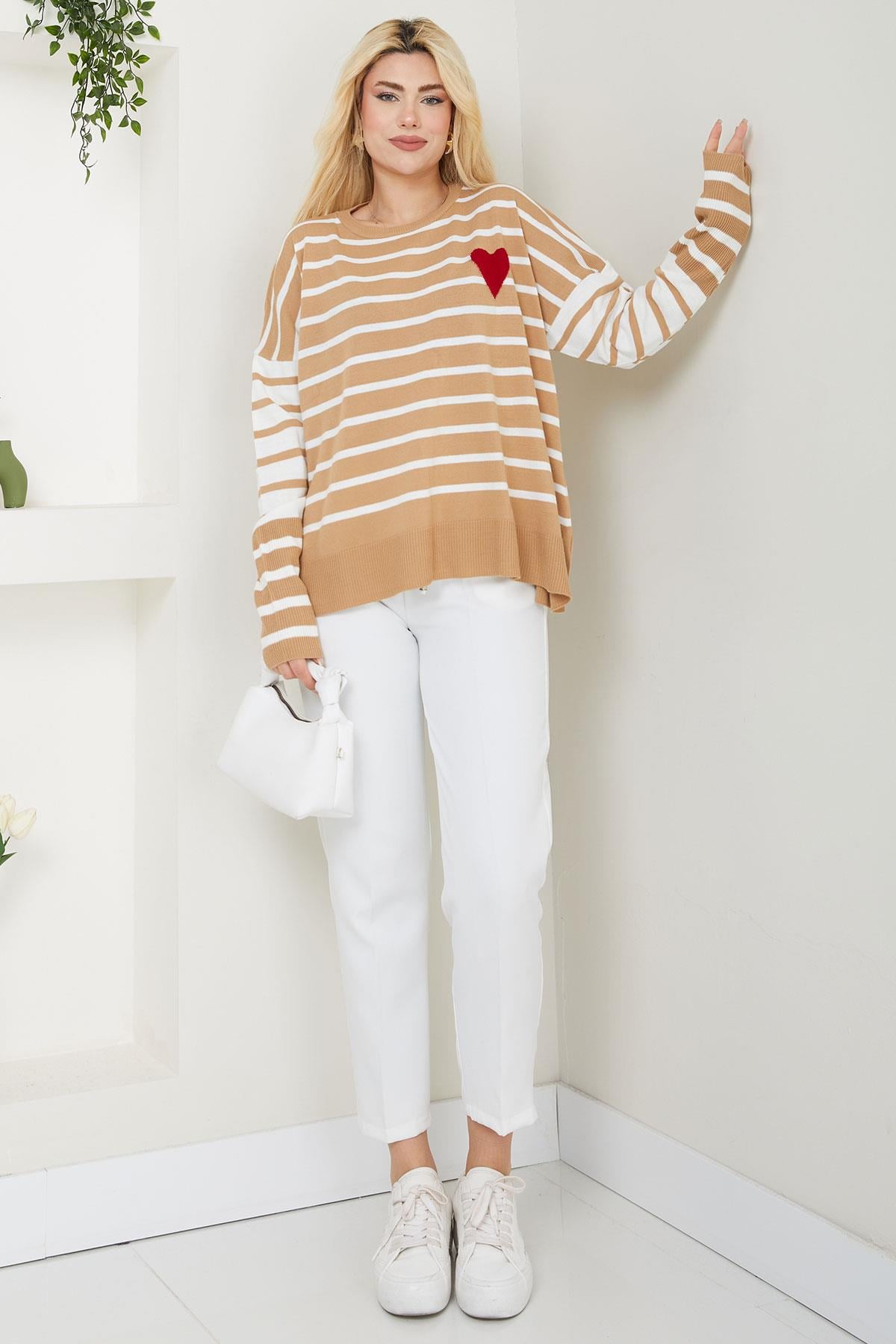 Kalp Aplikeli Çizgili Kazak SS2617 Camel