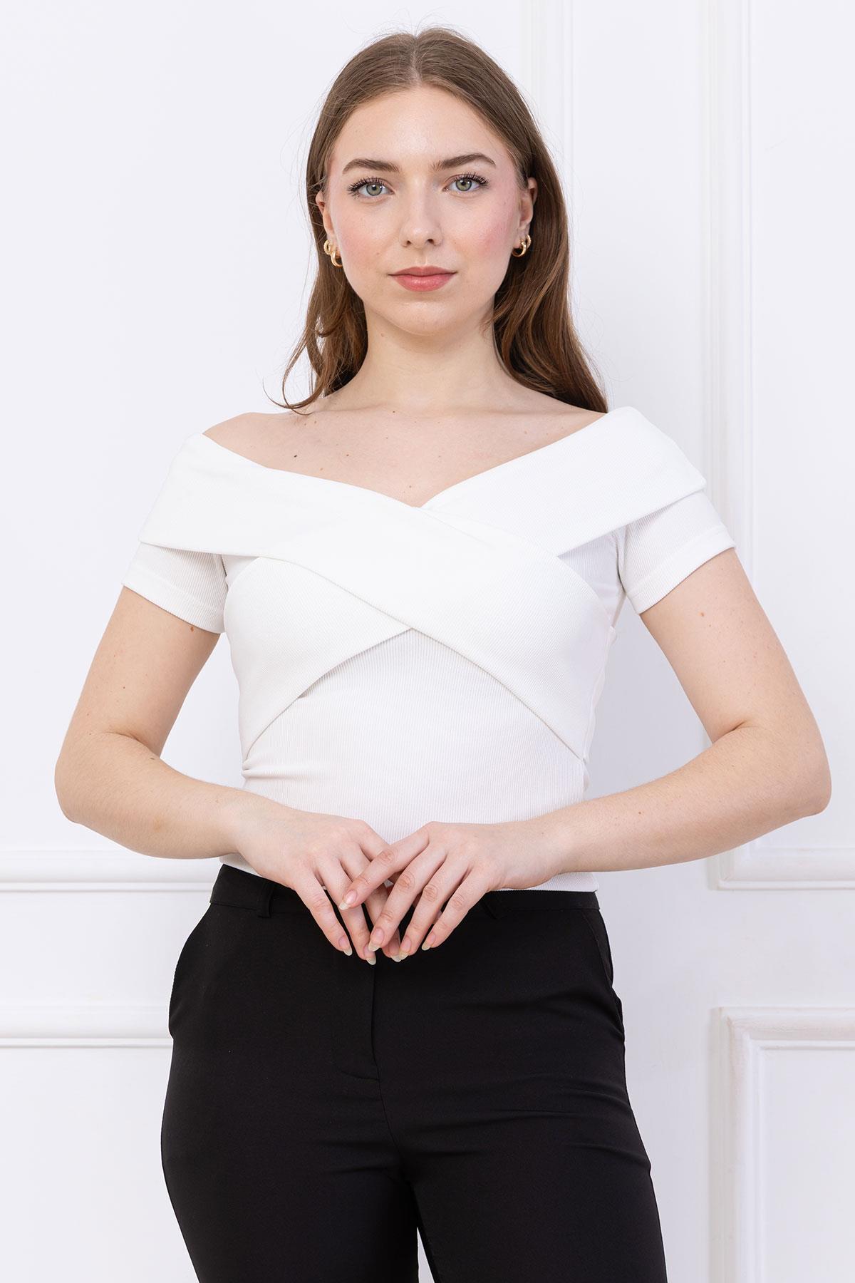 Çapraz Kesim Madonna Yaka Crop Beyaz SS2743