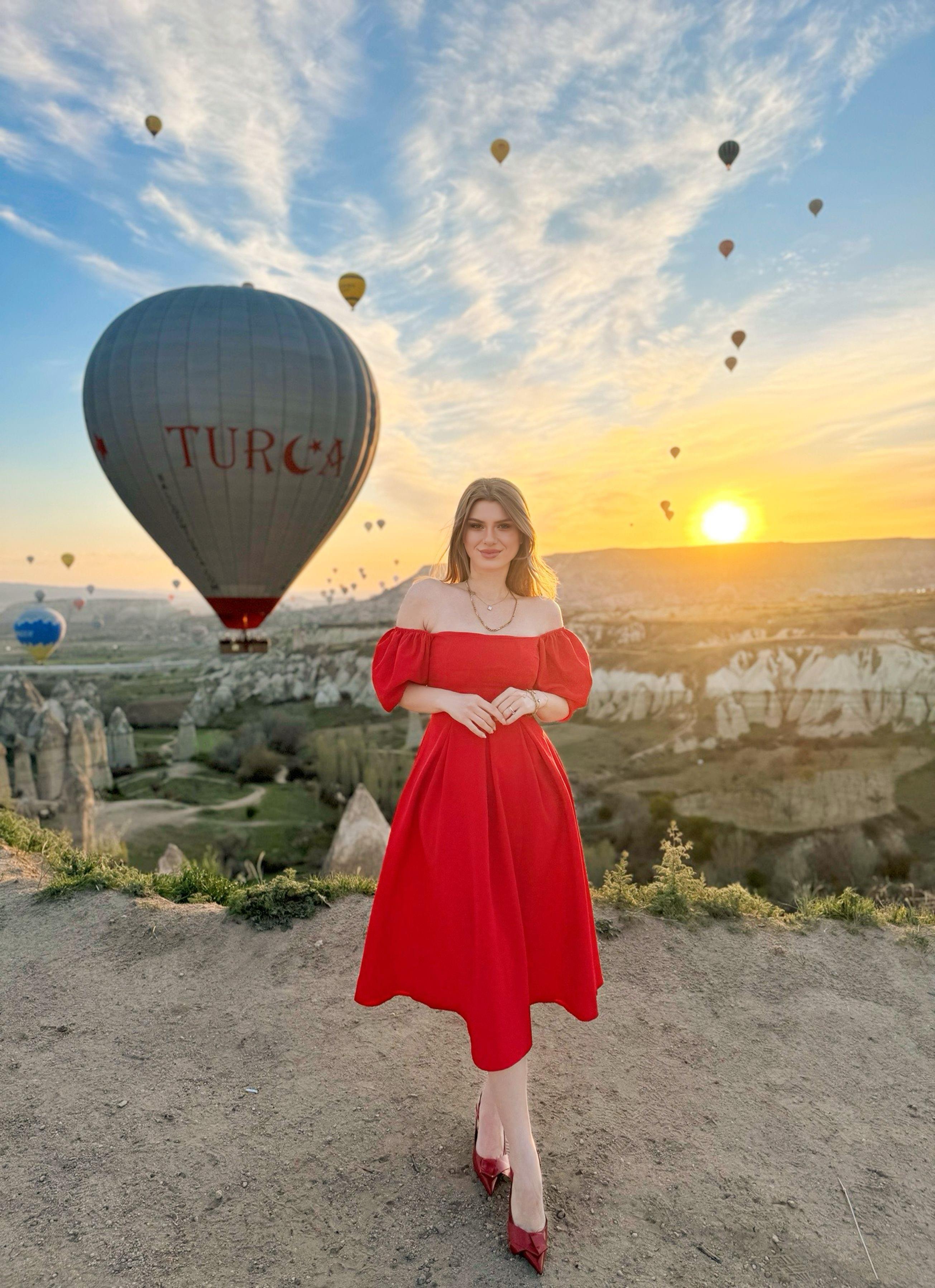 ELBİSEKare Yaka Çan Etekli Prenses Model Midi Boy Elbise - Kırmızı