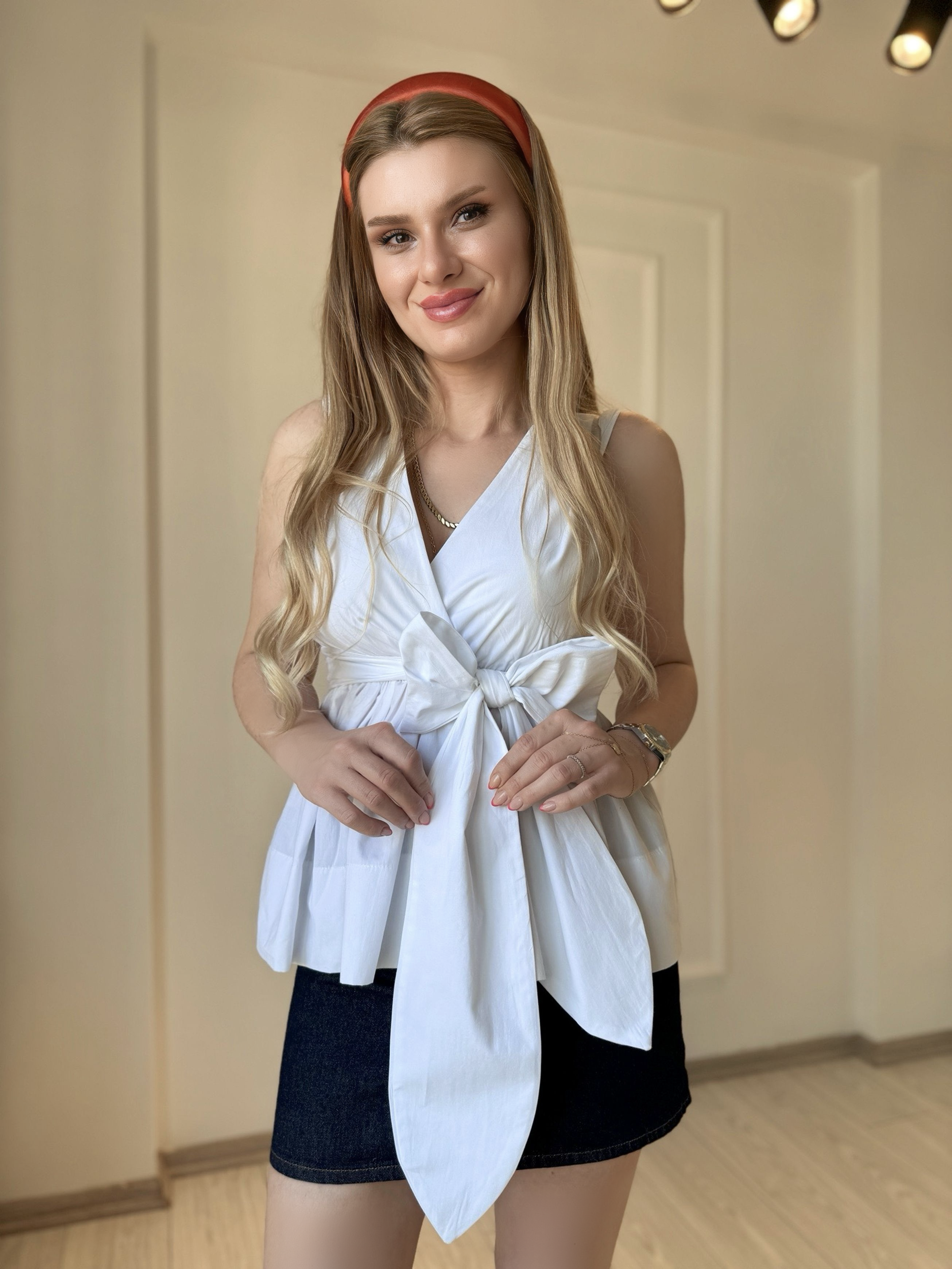 BluzKruvaze Yaka Eteği Volanlı Beli Kuşaklı Poplin Bluz - Beyaz