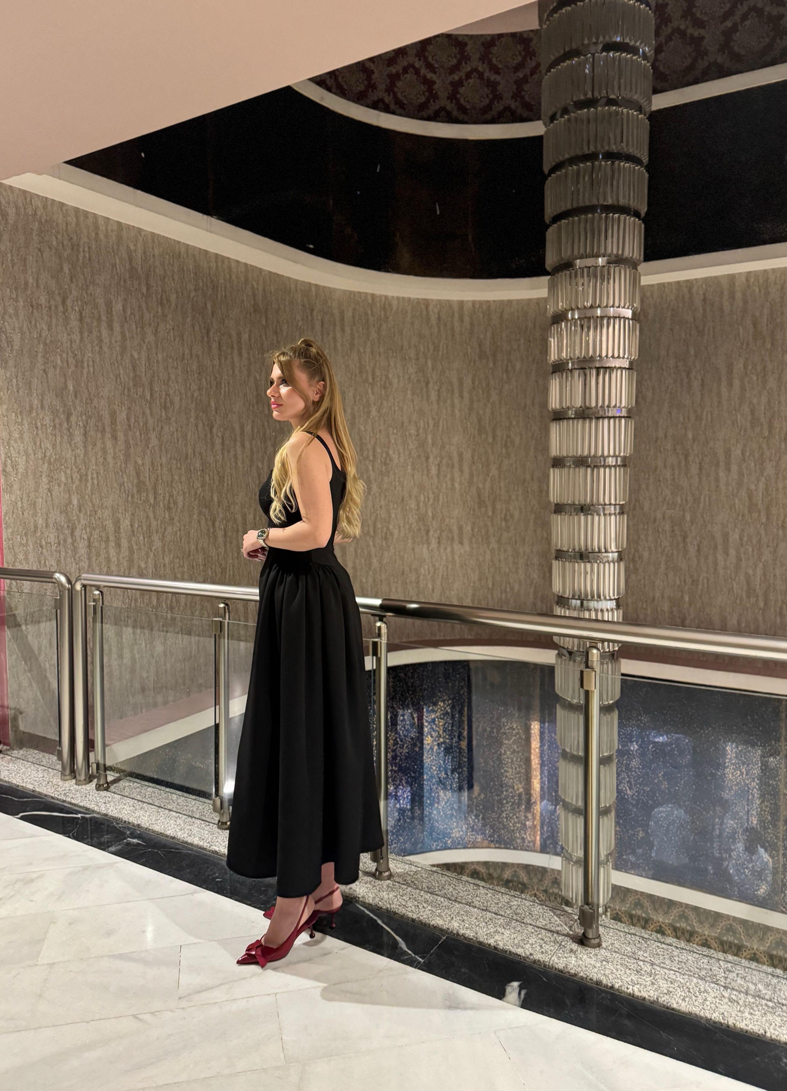 ELBİSEKare Yaka Askılı Korse Model Midi Boy Elbise - Siyah