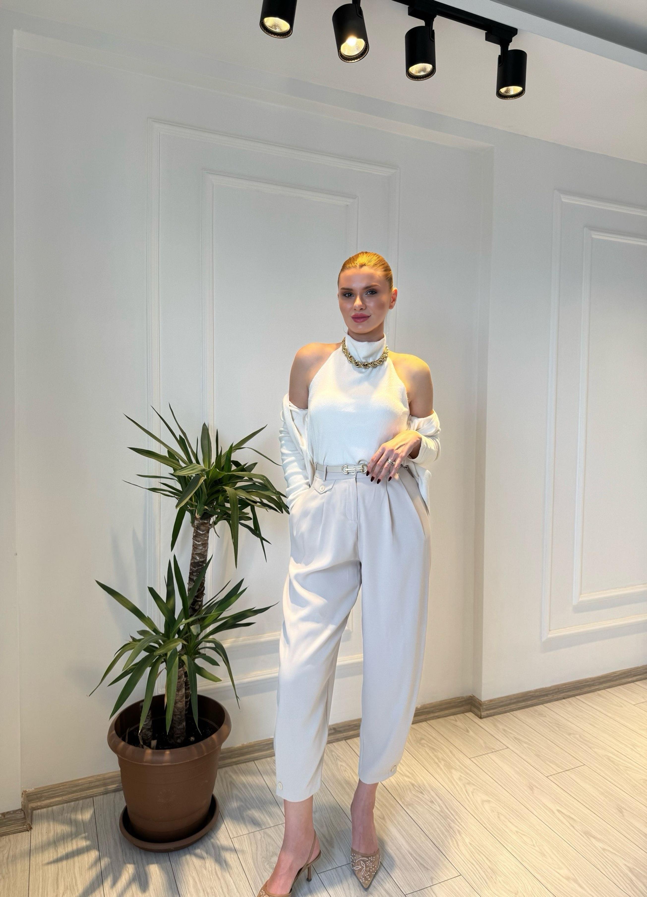 Kazak & HırkaEkru Halter Yaka İç Body Detaylı Triko Kazak & Hırka Takım