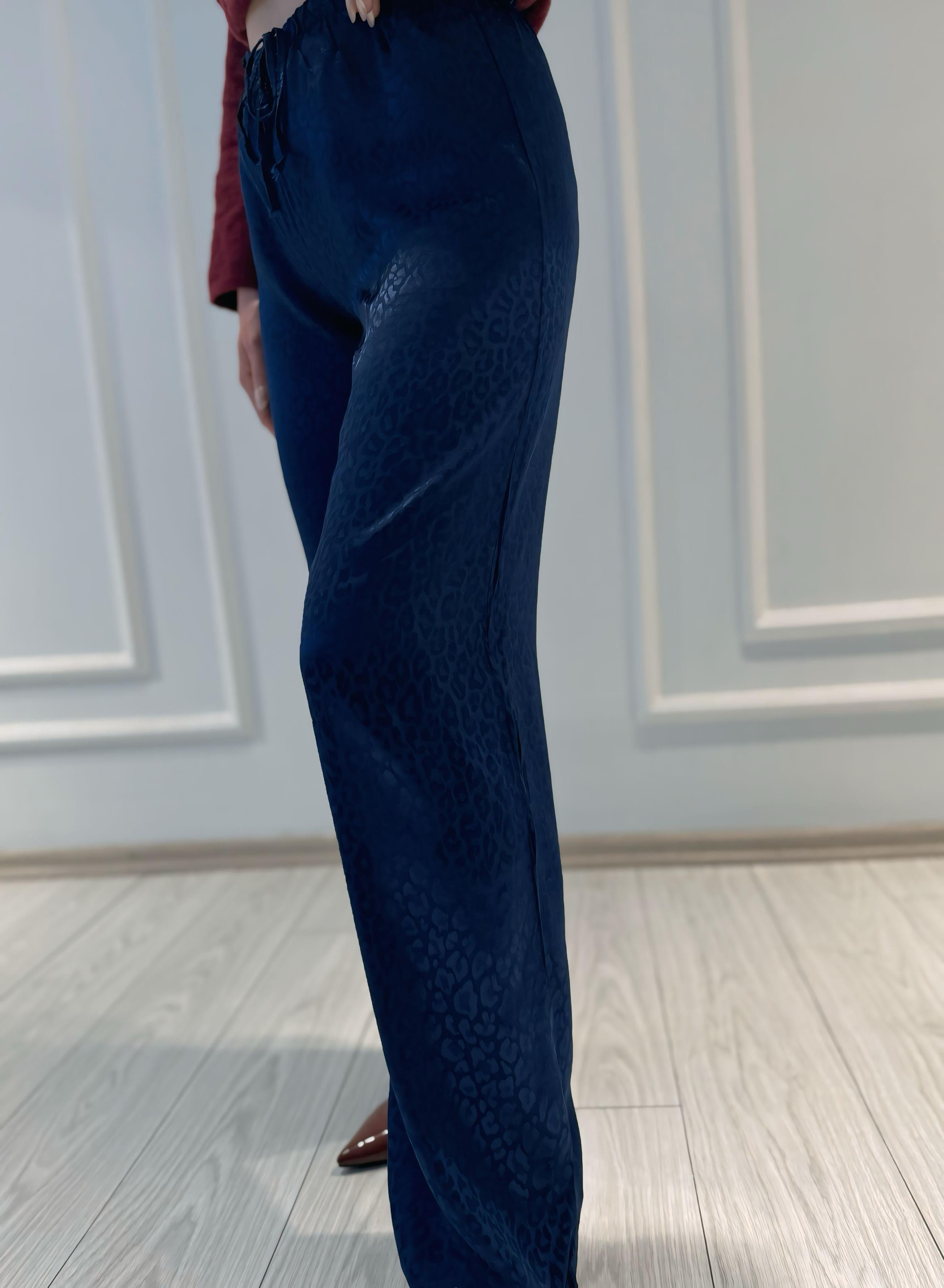PantolonLacivert Leopar Desenli Jakarlı Saten Pantolon