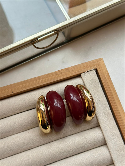 Bordo Gold Plakalı Bombeli Küpe