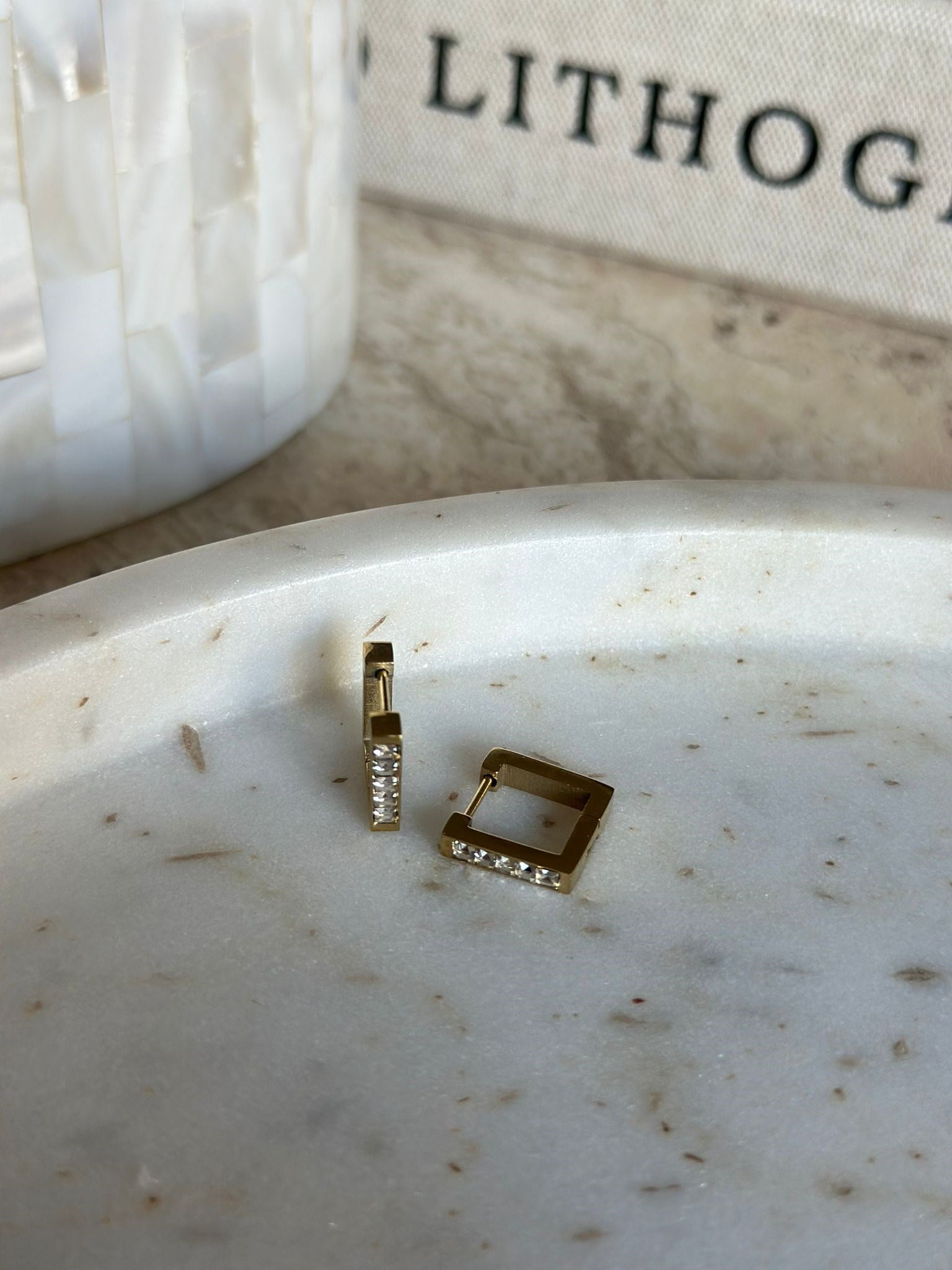 Çelik Gold Taşlı Minimal Kare Küpe