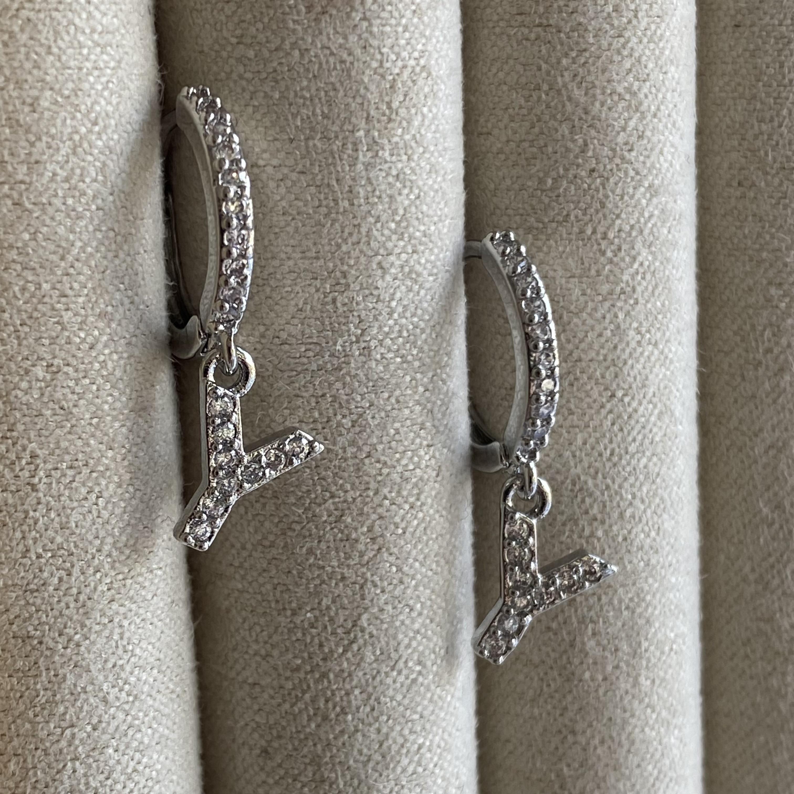 Gümüş Renk Alfabe Y Küpe