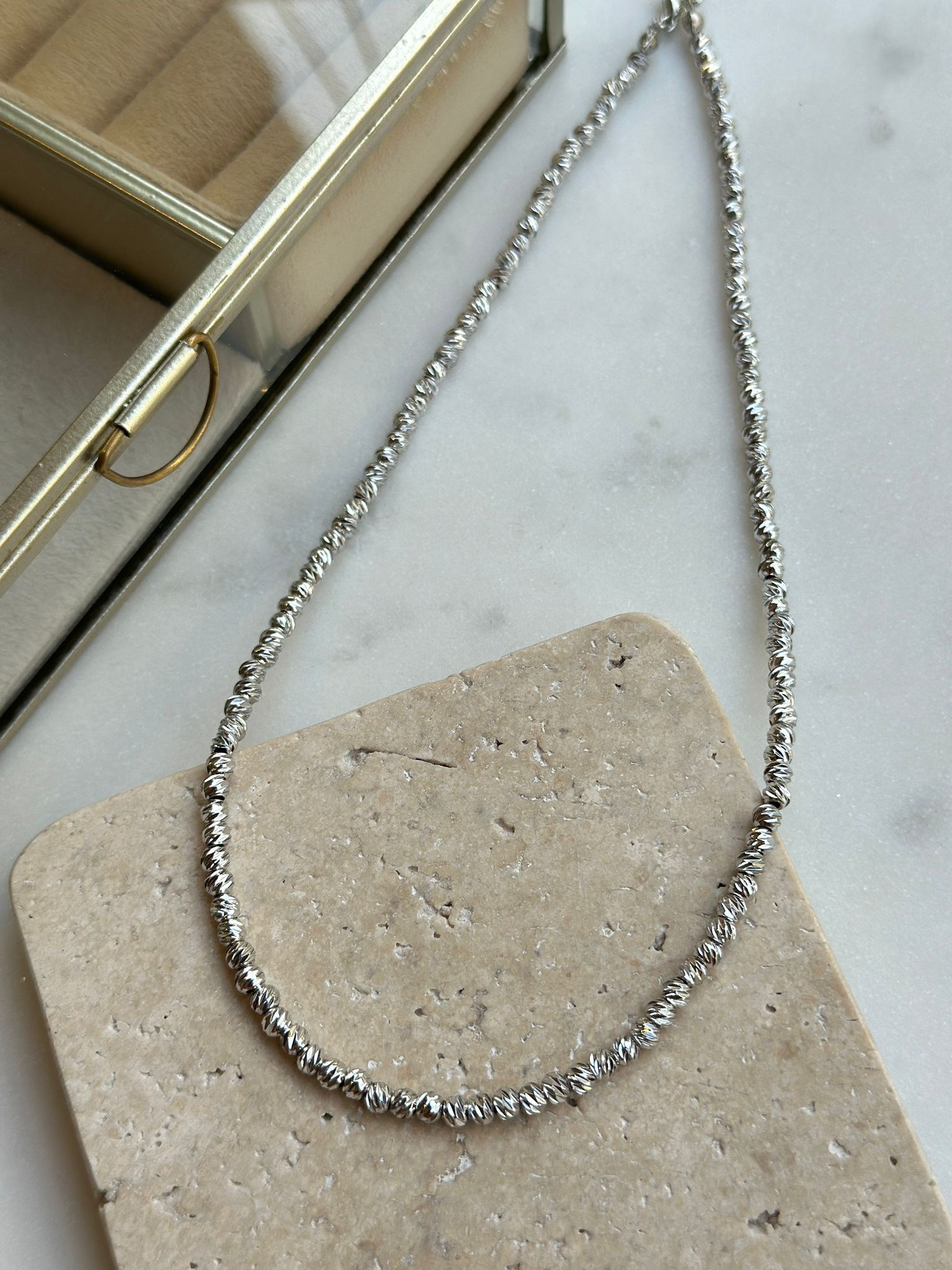 Gümüş Renk Dorika Kolye