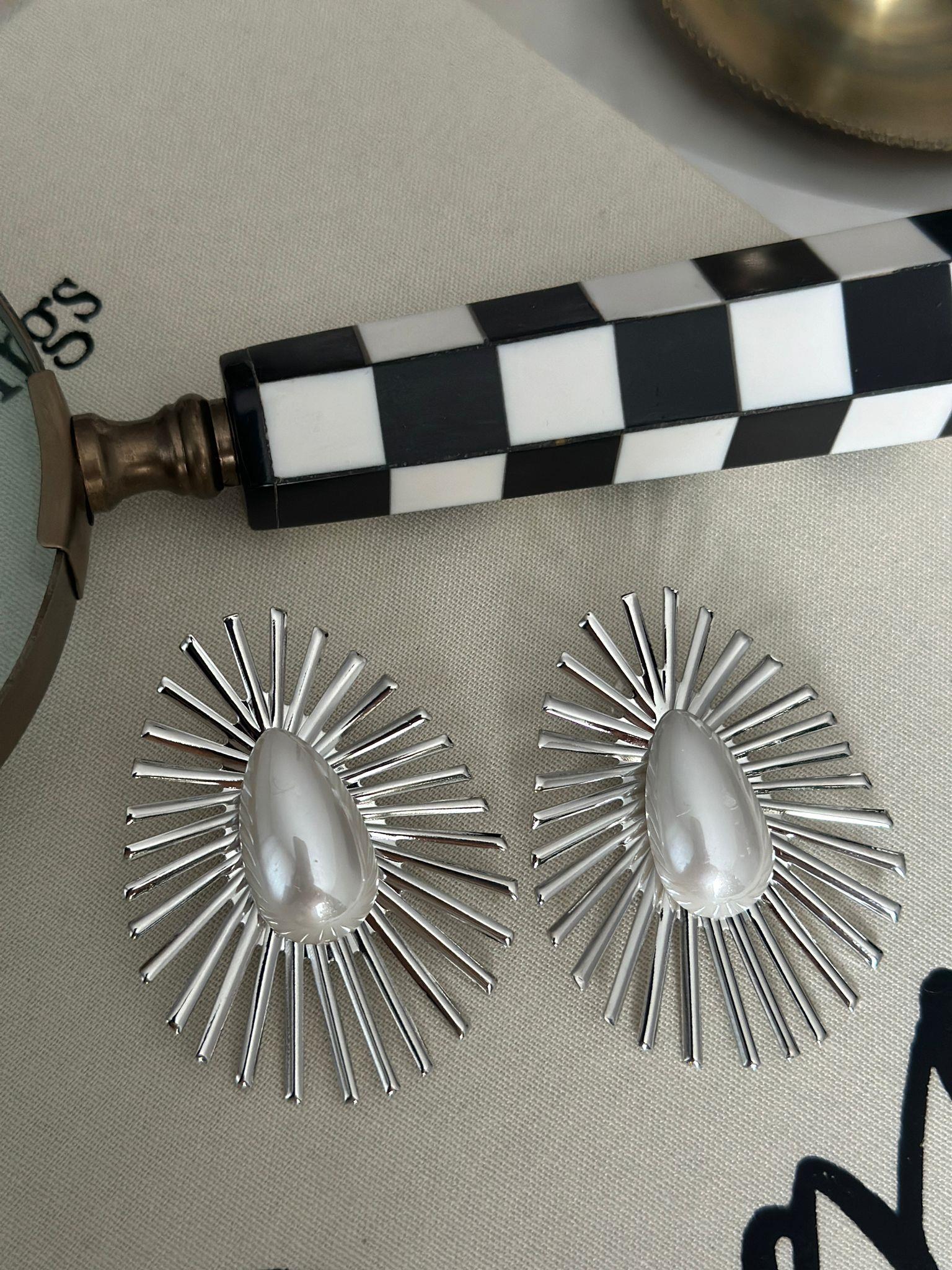 Ortası İnci Detay Silver Yelpaze Küpe