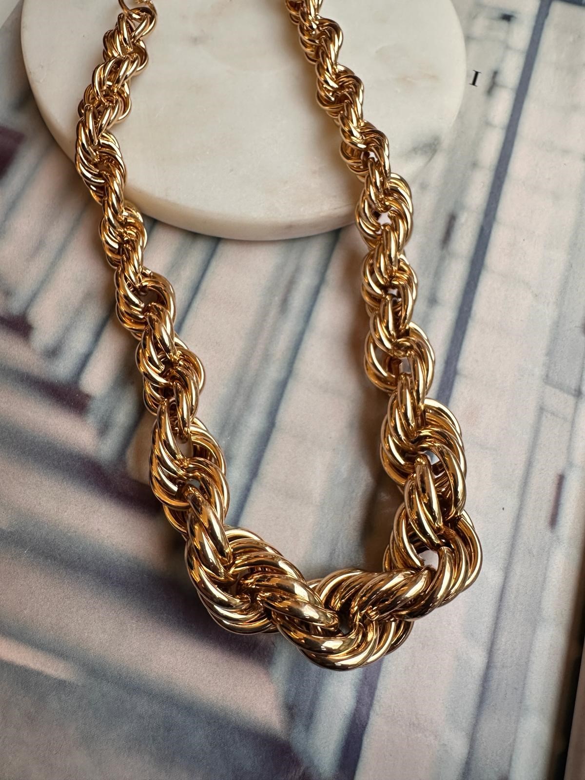 Özeli Seri Gold Kalın Burgu Kolye