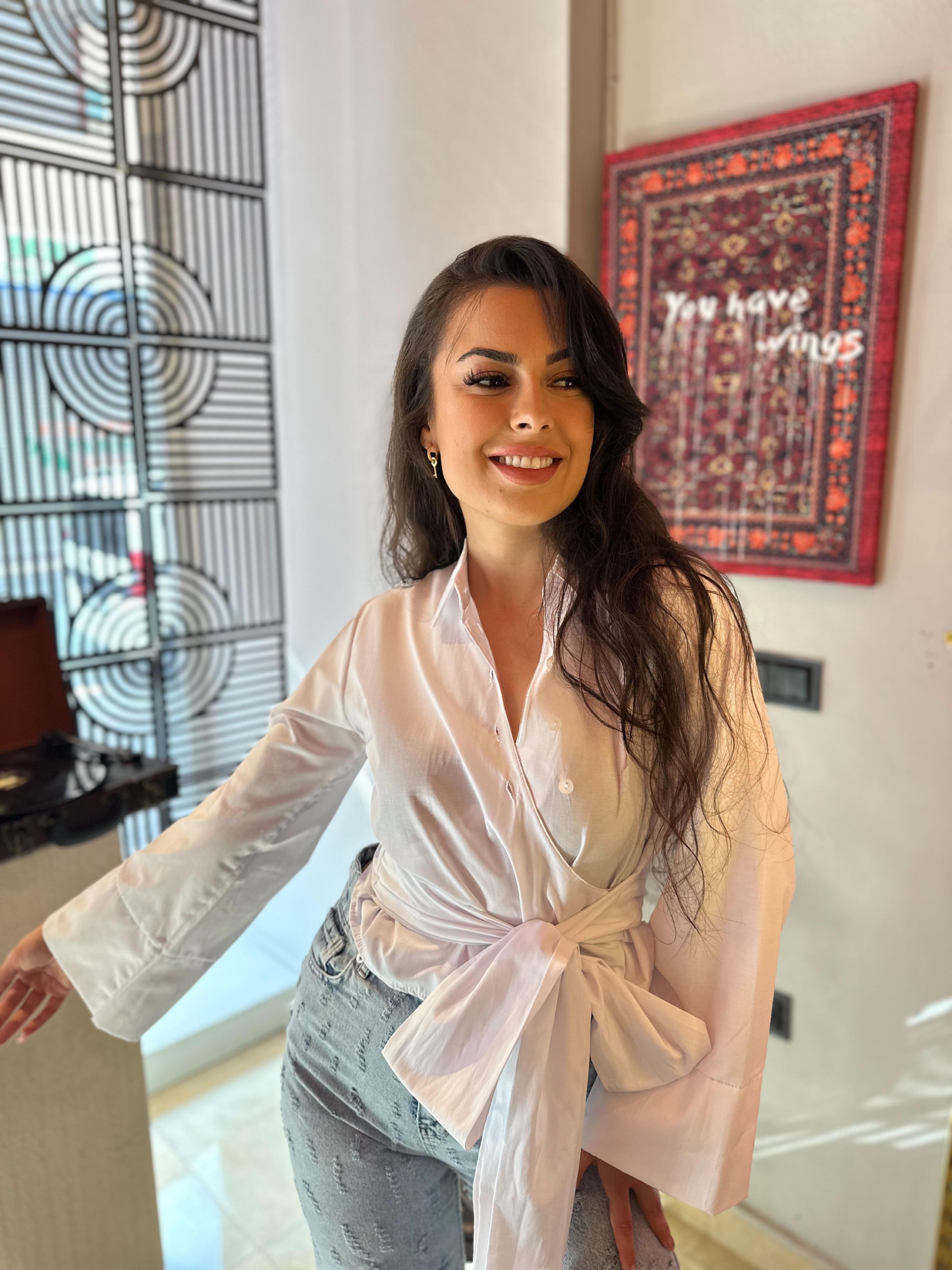 BEYAZ BAĞLAMALI GÖMLEK