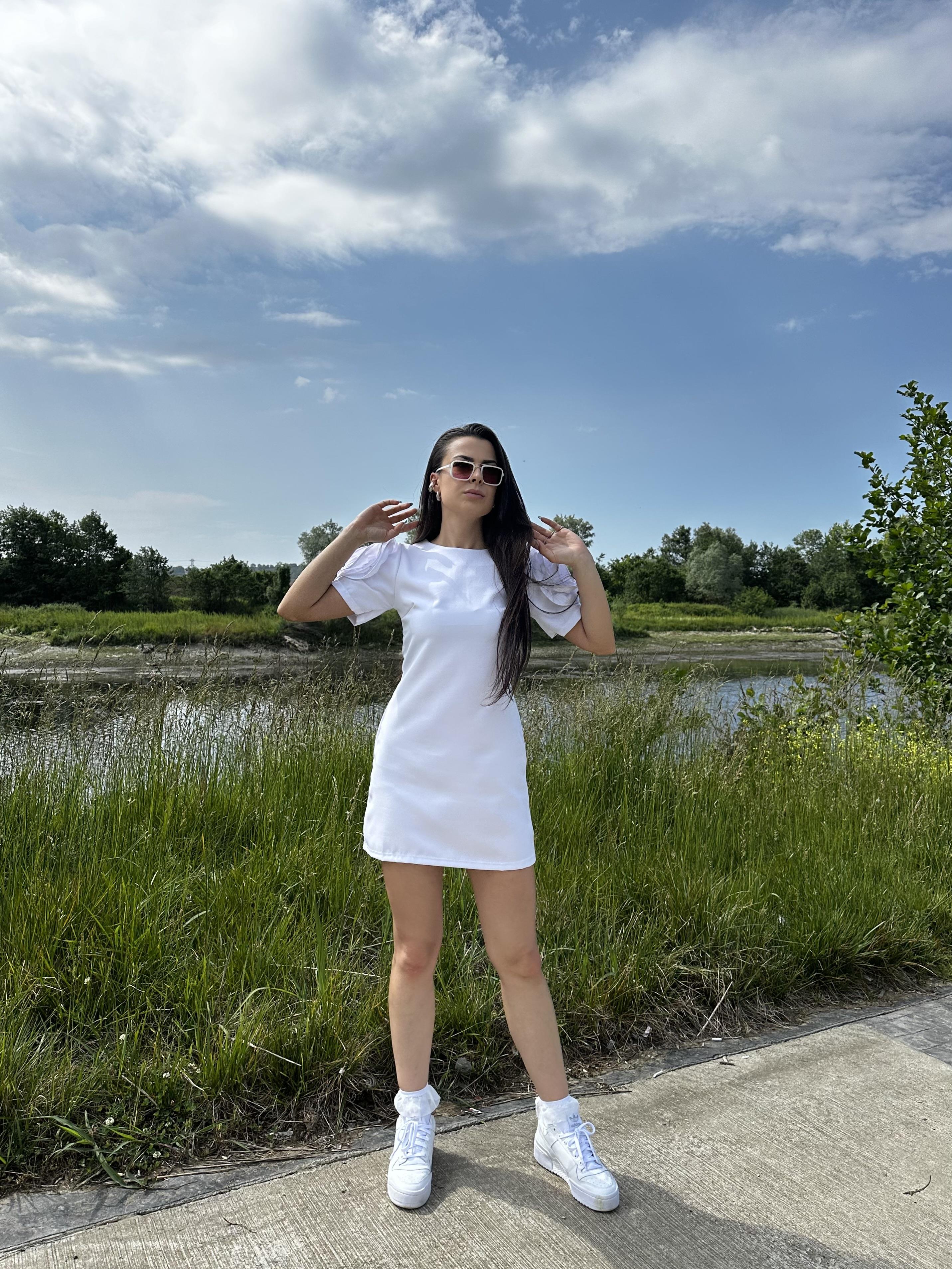 BEYAZ GÜL DETAY ELBİSE