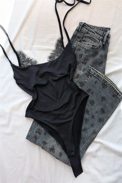 Boyun Bağlamalı Dantel Detaylı Bodysuit