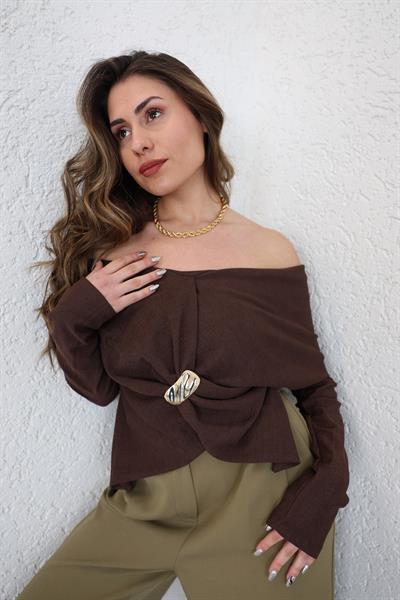 Şal Yaka Broşlu Bluz