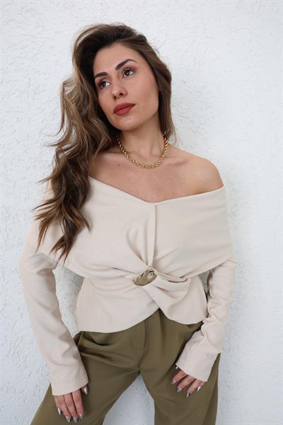 Şal Yaka Broşlu Bluz