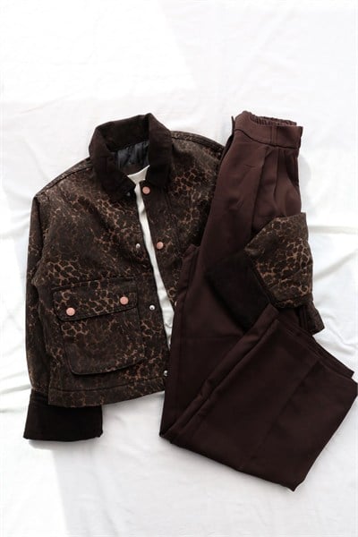 Leopar İçli Kapitone Kadife Detaylı Mont