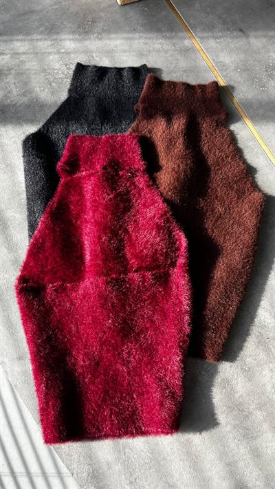 Sırt Açık Boyundan Peluş Bluz