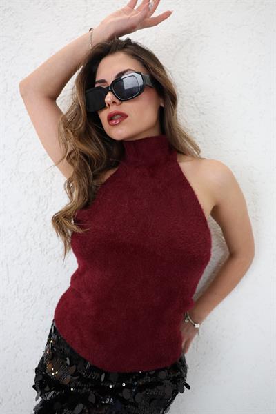 Sırt Açık Boyundan Peluş Bluz