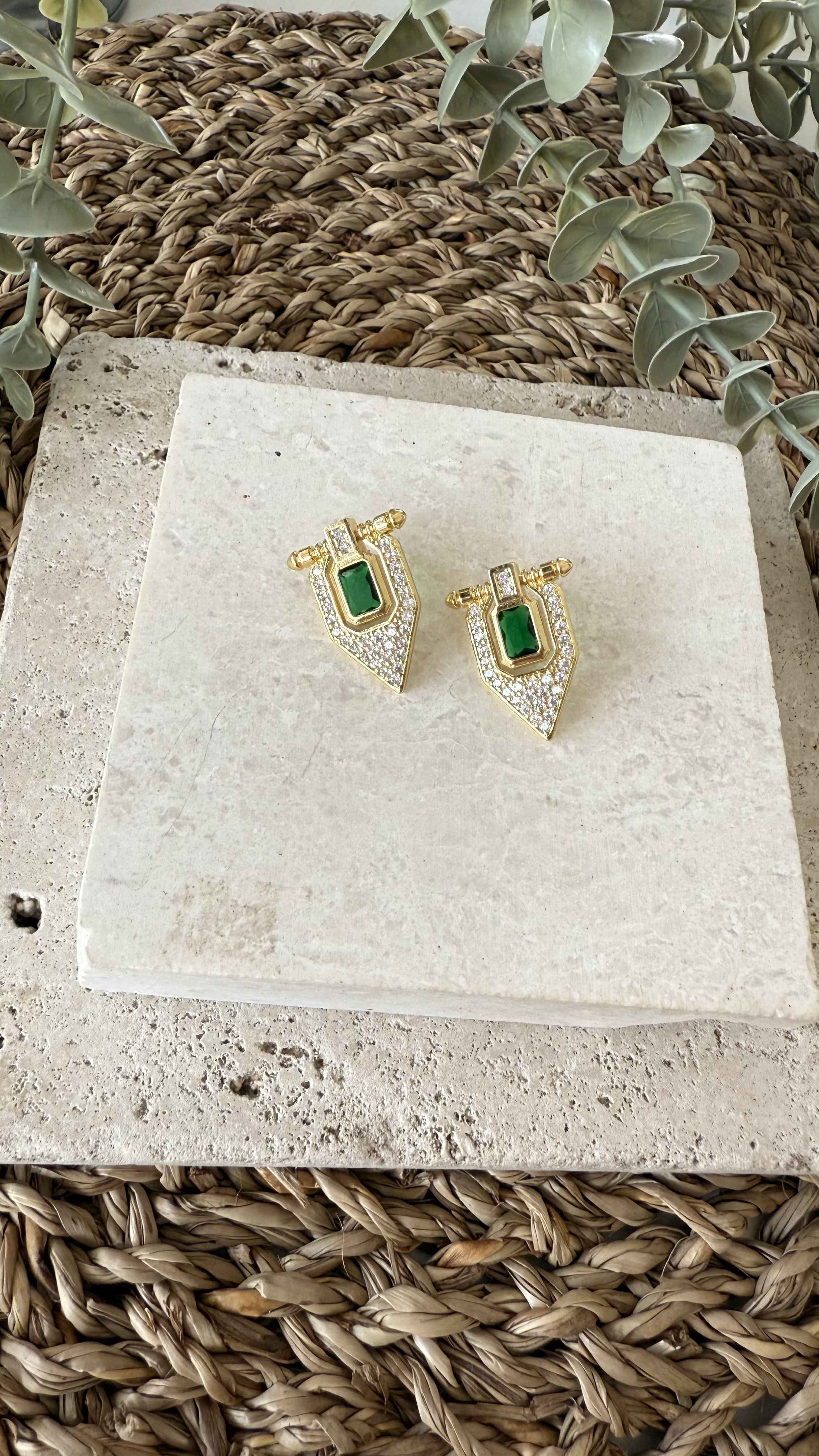 Çelik Gold Yeşil Taşlı Küpe