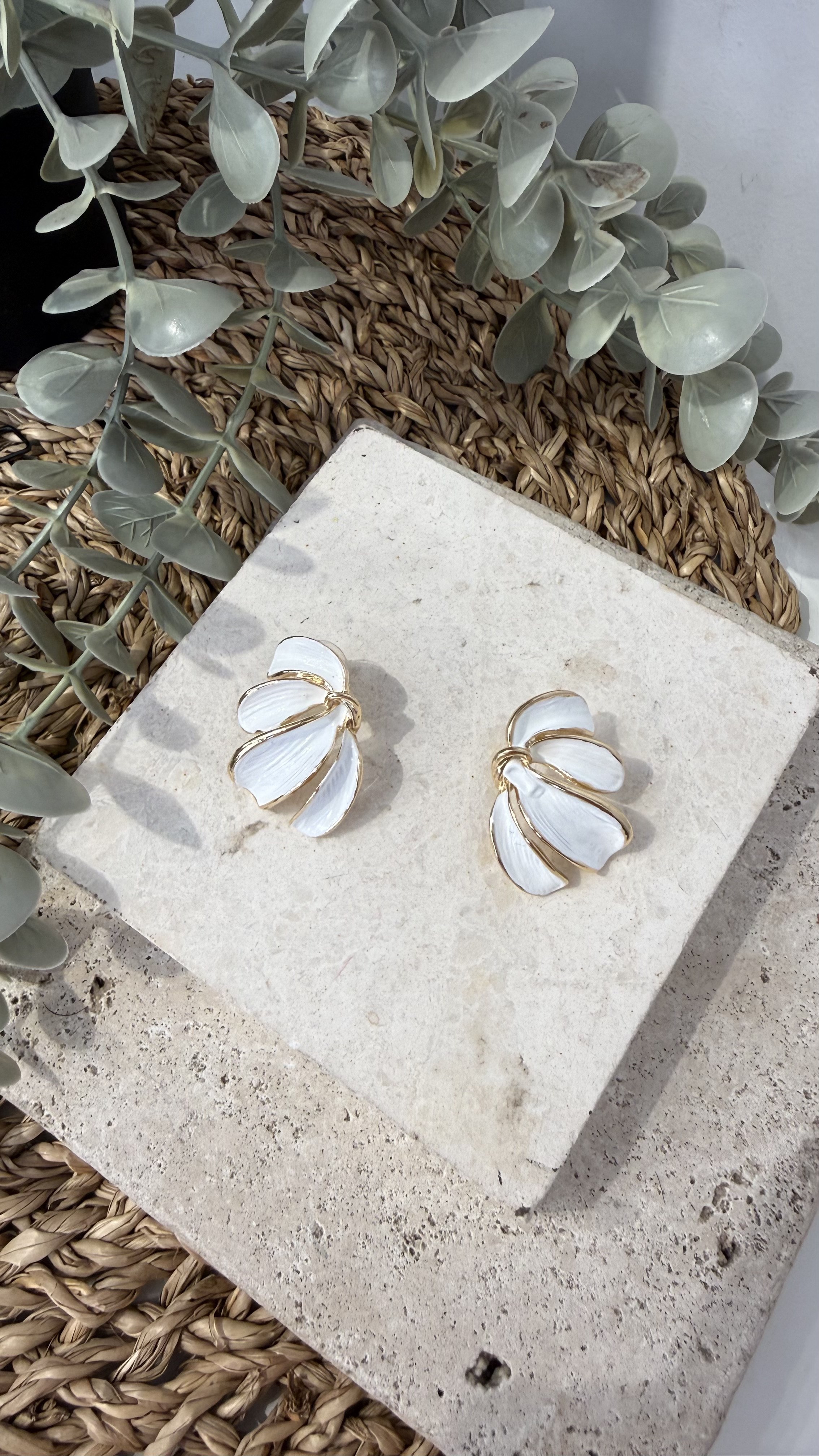 İthal Beyaz Taşlı Gold Küpe