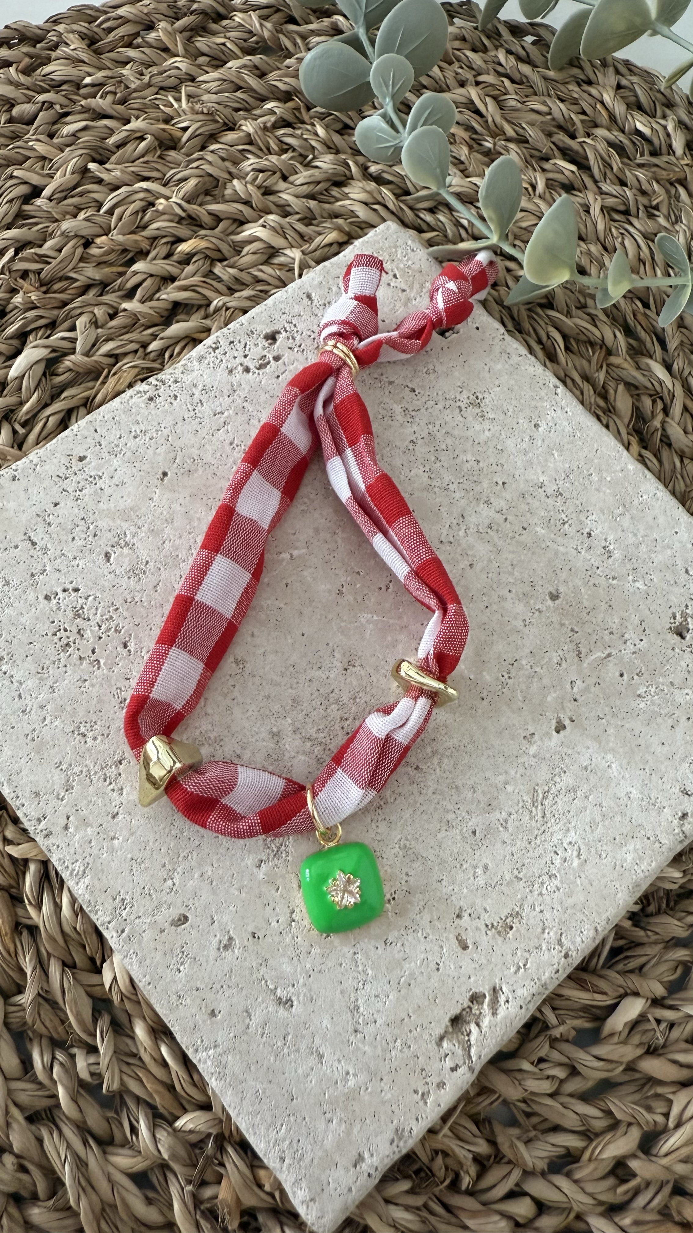 İthal Charmlı Kırmızı Bandana Bileklik
