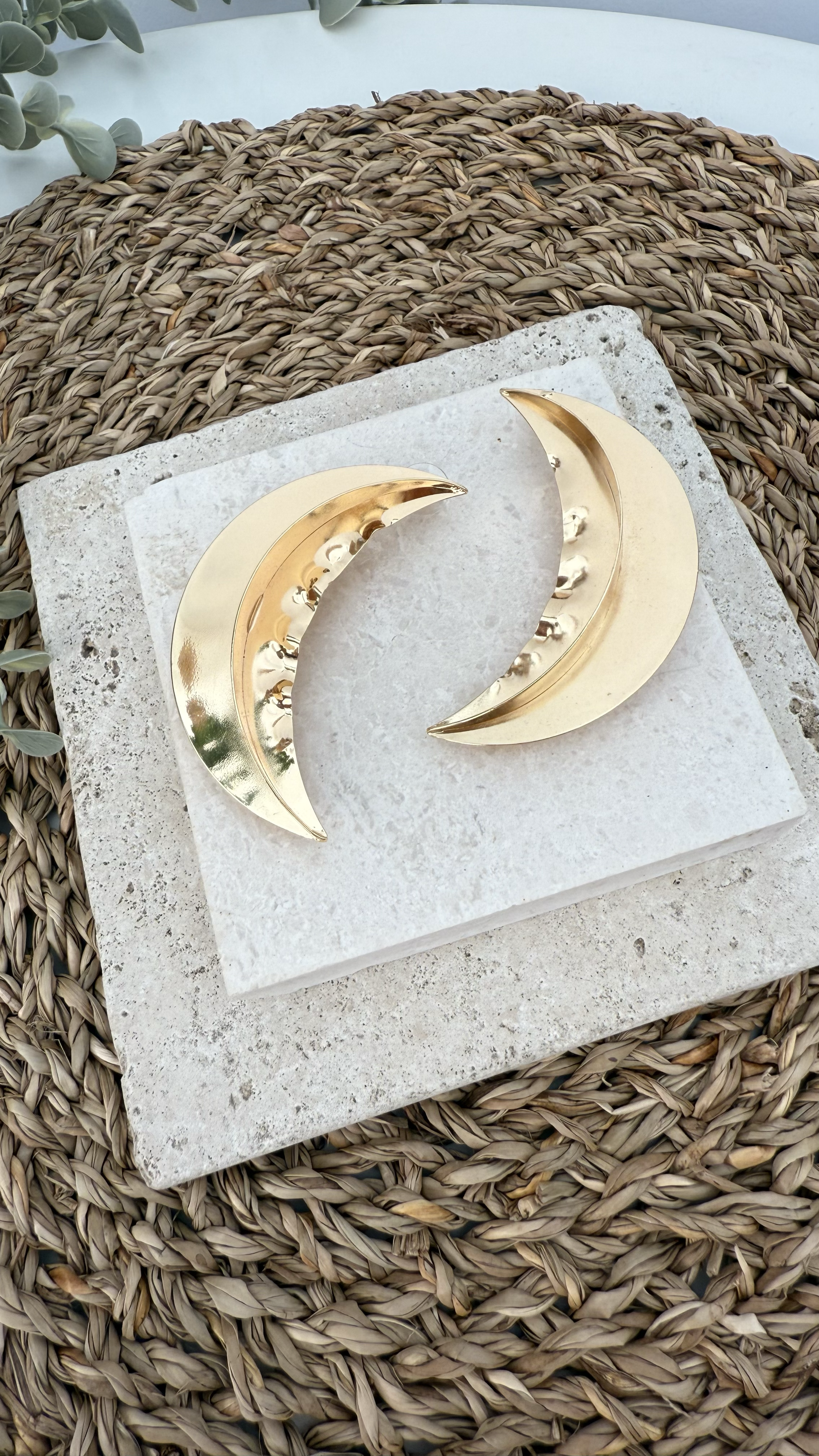 İthal Gold Renk Ay Figür Küpe