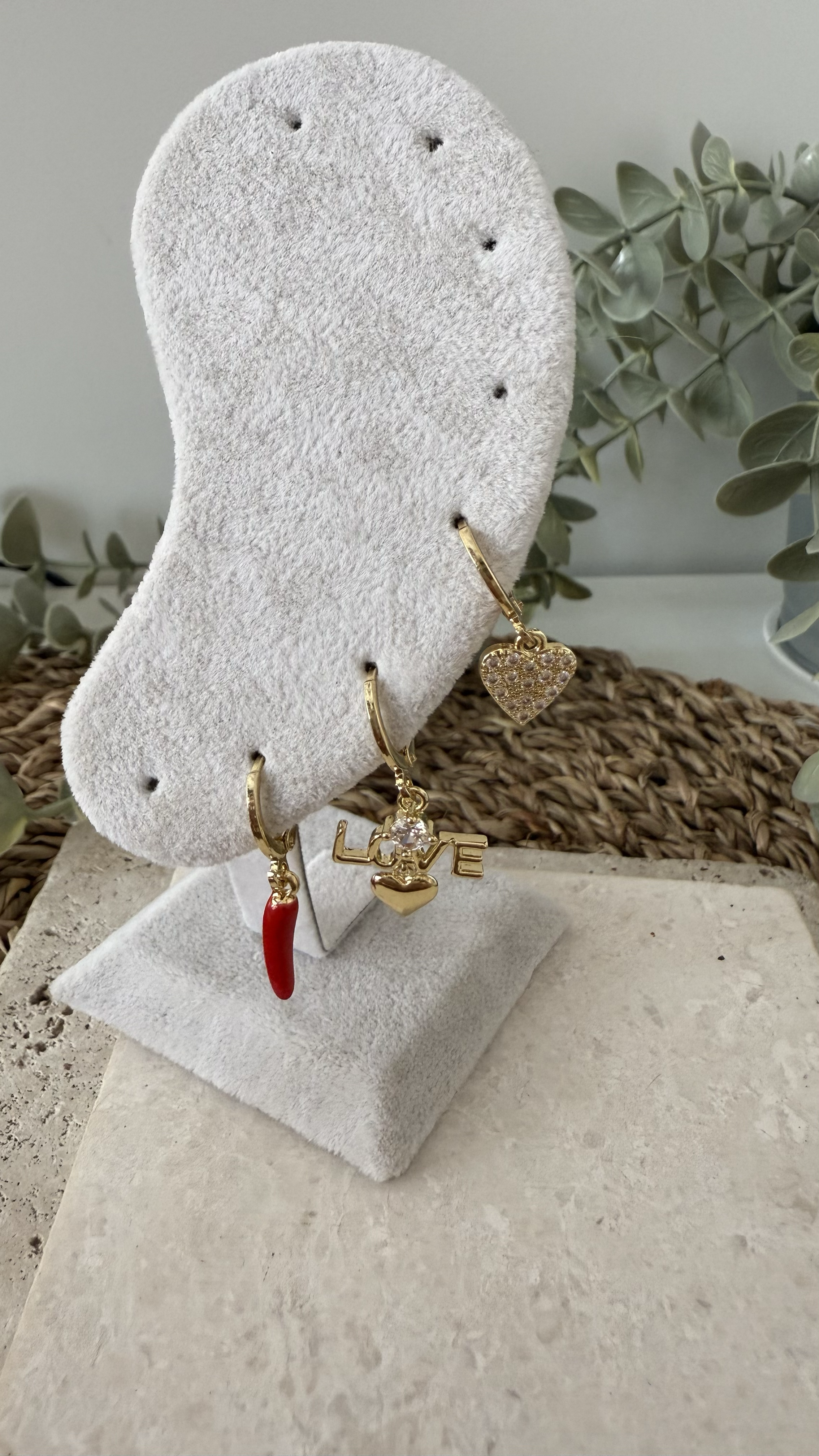 İthal Gold Renk Üçlü Charmlı Küpe