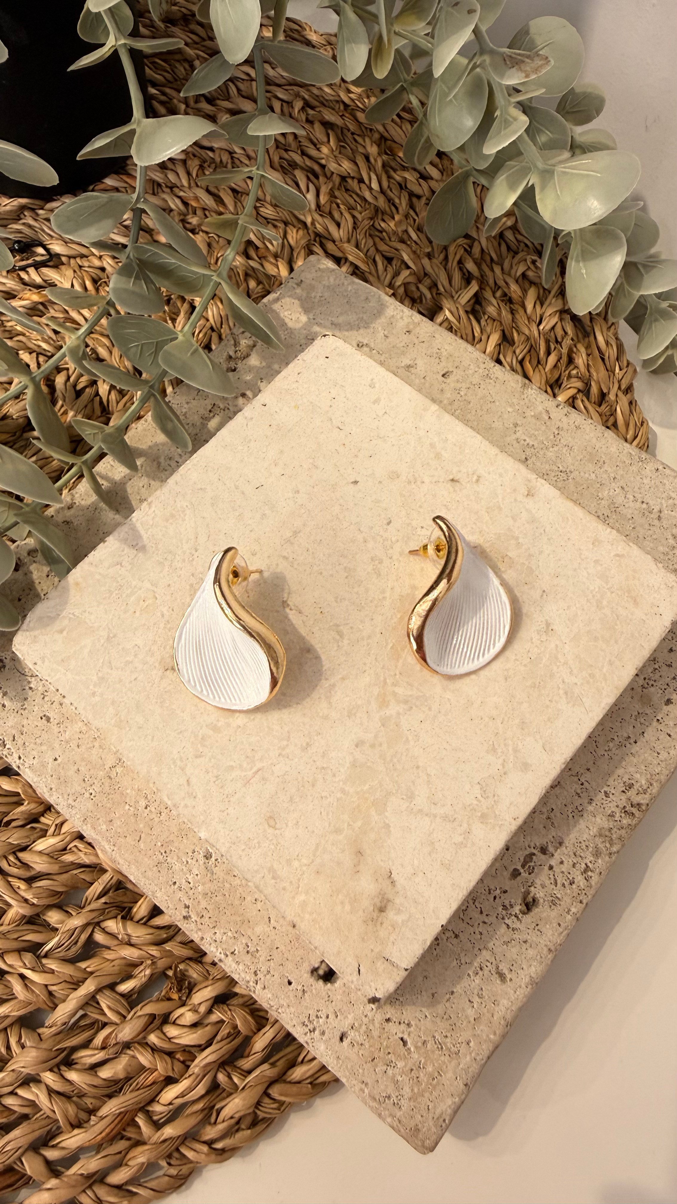 İthal Beyaz Taşlı Gold Küpe